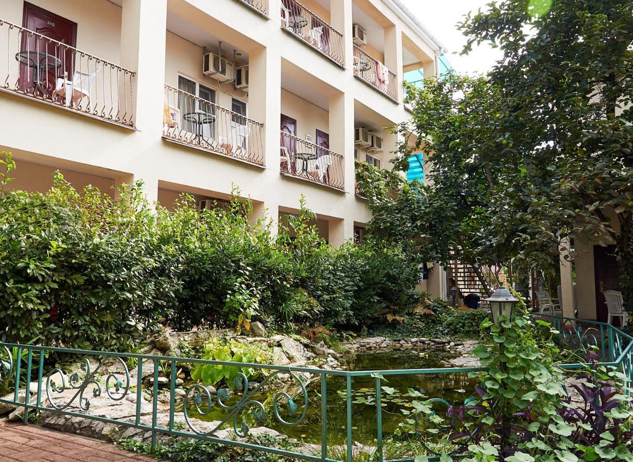 Marco Club Hotel Gagra Buitenkant foto